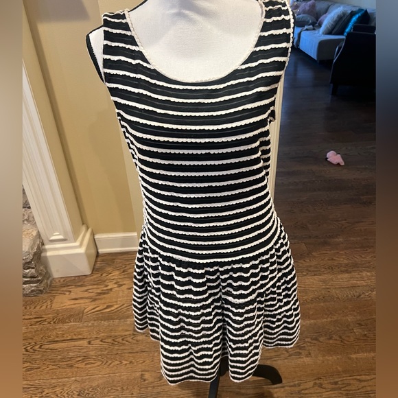 Max Edition black and white striped sleeveless mini bee hive dress size L - Picture 1 of 6